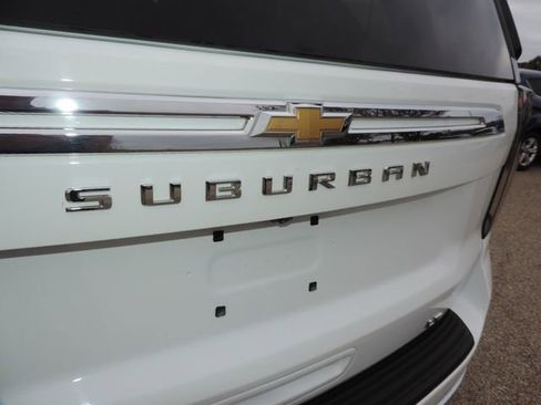 Certified 2022 Chevrolet Suburban LT w/ Luxury Package image 14