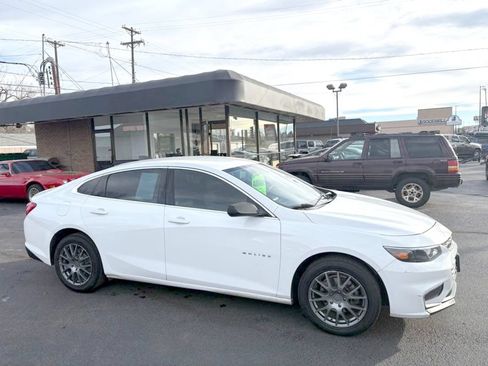 Used 2018 Chevrolet Malibu LS FWD image 1