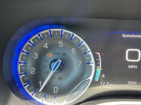 Used 2022 Chrysler Pacifica Touring-L w/ Uconnect Theater Family Group FWD image 11