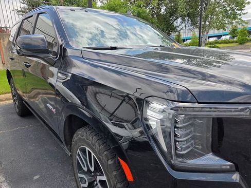 Used 2023 GMC Yukon AT4 w/ Technology Package AWD/4WD image 4