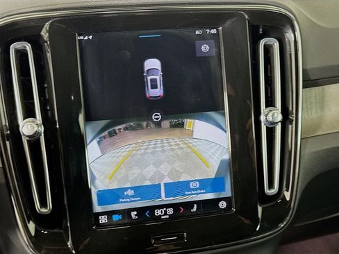 Used 2023 Volvo XC40 B5 Ultimate w/ Protection Package Premier image 18