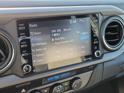 Used 2022 Toyota Tacoma TRD Sport image 17