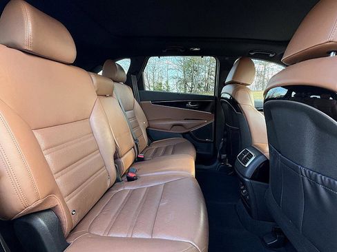 Used 2019 Kia Sorento SX image 13
