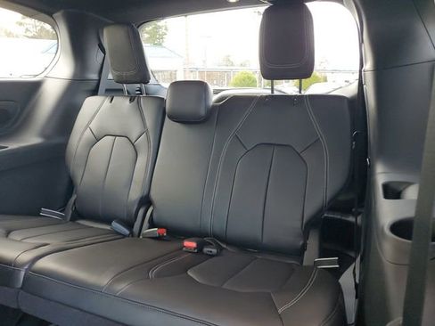 New 2026 Chrysler Pacifica Select image 15