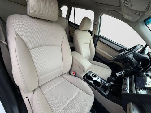 Used 2017 Subaru Outback 2.5i Premium image 19