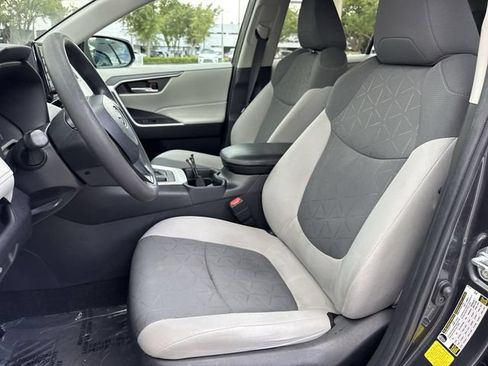 Used 2021 Toyota RAV4 XLE FWD image 11