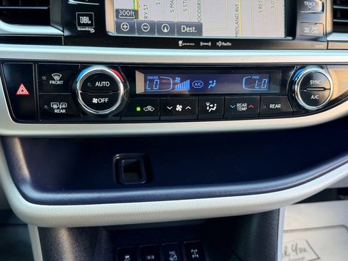 Used 2019 Toyota Highlander Limited AWD/4WD image 53