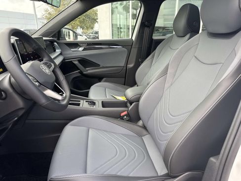 New 2026 Volkswagen Tiguan SE R-Line FWD image 9