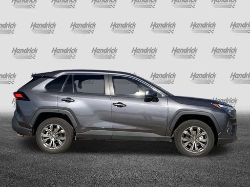 Used 2022 Toyota RAV4 XLE Premium image 11