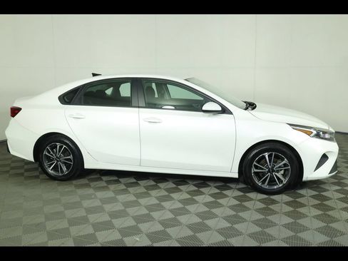 Used 2023 Kia Forte LXS FWD image 5