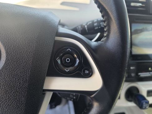Used 2016 Toyota Prius Four FWD image 13