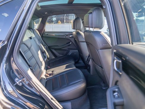 Certified 2026 Porsche Macan AWD/4WD image 25