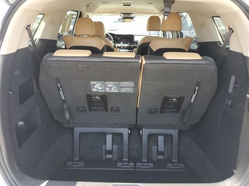 Used 2024 Kia Carnival EX FWD image 67
