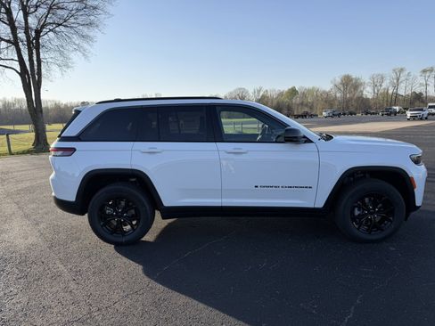 New 2026 Jeep Grand Cherokee Altitude AWD/4WD image 5