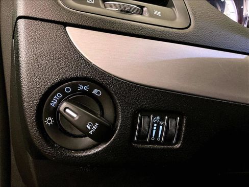Used 2016 Dodge Grand Caravan R/T FWD image 32