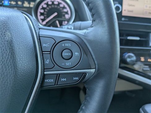 Used 2022 Toyota Camry XLE image 25