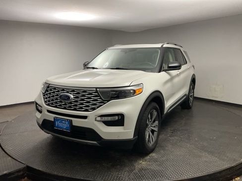 Used 2020 Ford Explorer Platinum w/ Premium Technology Package image 3