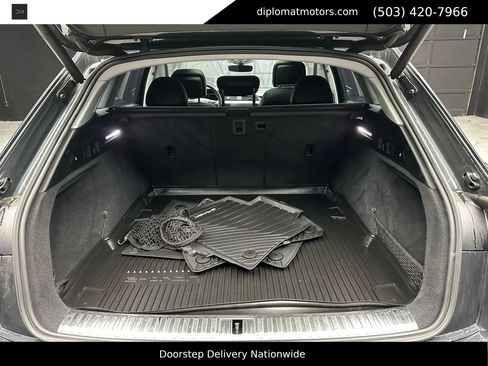 Used 2019 Audi e-tron Prestige w/ Prestige Package image 47