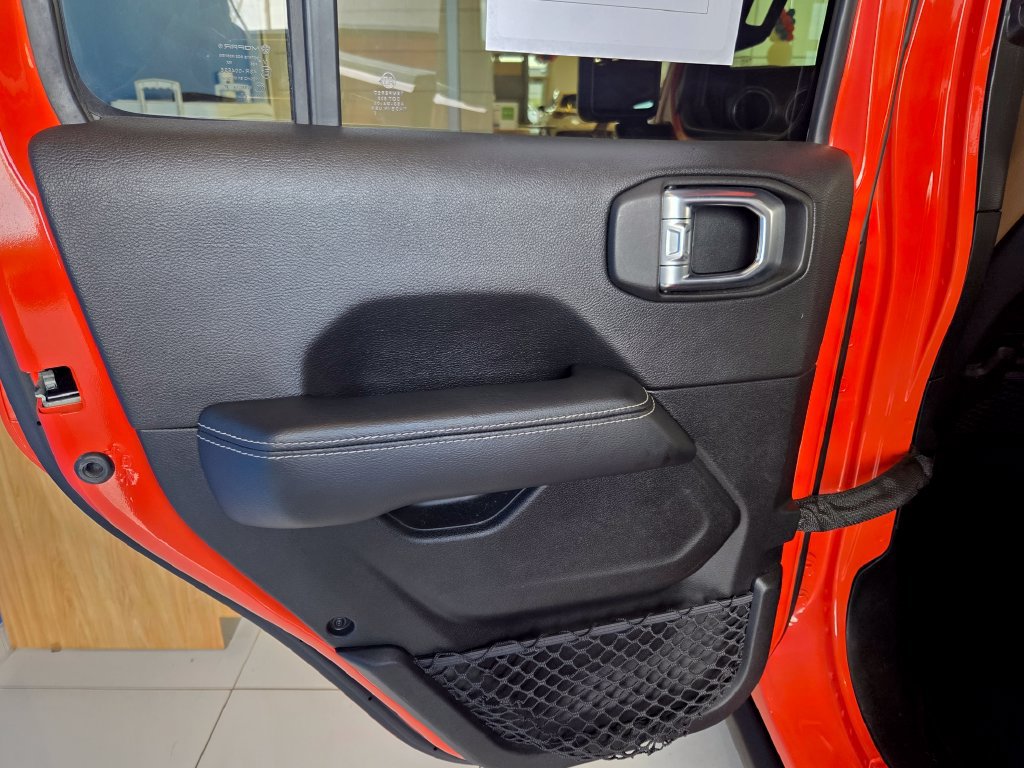 Used 2020 Jeep Gladiator Rubicon AWD/4WD image 16