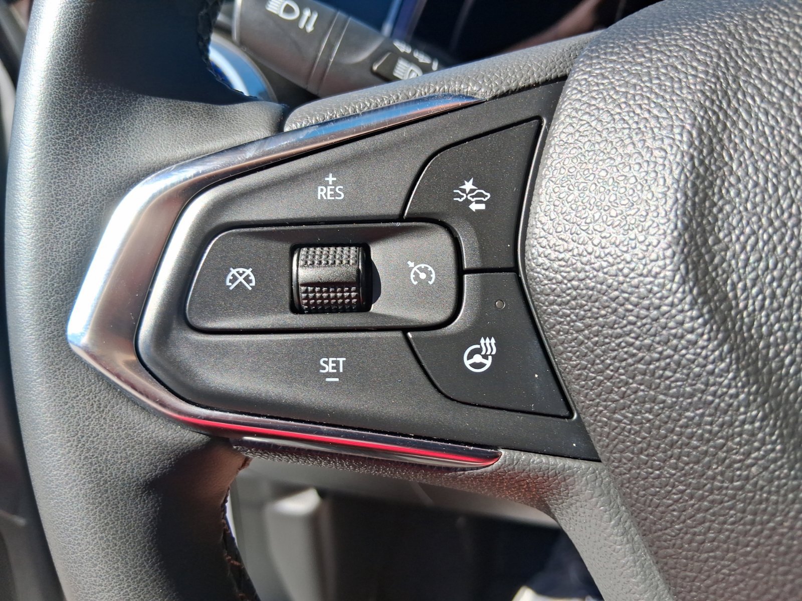 Used 2024 Chevrolet Trax LT w/ Driver Confidence Package FWD image 19