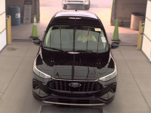 Used 2023 Ford Escape Active w/ Tech Pack #2 AWD/4WD image 2