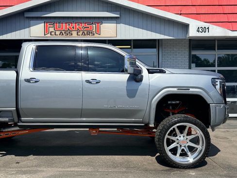 Used 2024 GMC Sierra 2500 Denali Ultimate w/ Max Trailering Package image 12
