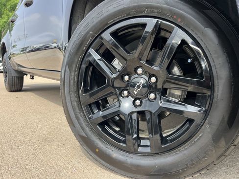 Used 2023 Chevrolet Silverado 1500 Custom RWD image 9