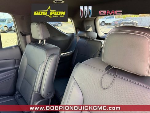 Used 2026 Chevrolet Traverse LT w/ Midnight/Sport Edition AWD/4WD image 5