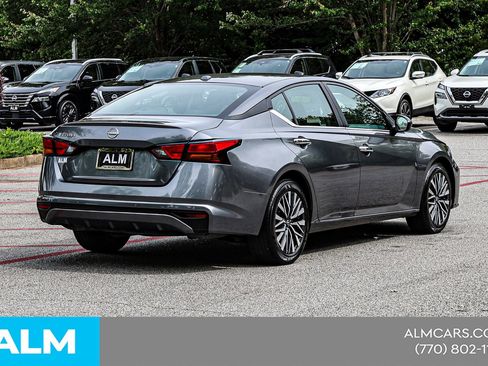 Used 2025 Nissan Altima 2.5 SV FWD image 7