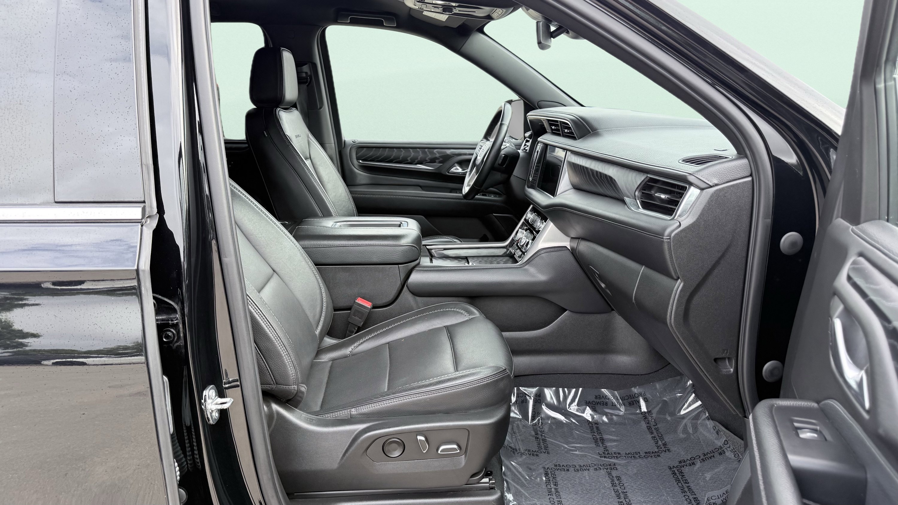 Used 2023 GMC Yukon Denali RWD image 41