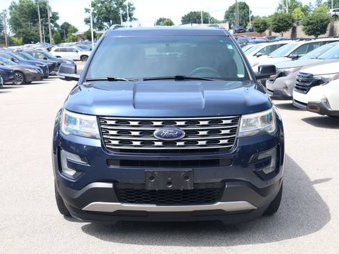 Used 2016 Ford Explorer XLT w/ Equipment Group 202A FWD image 4