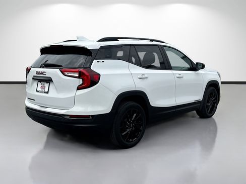 Used 2023 GMC Terrain SLE w/ Elevation Edition FWD image 3