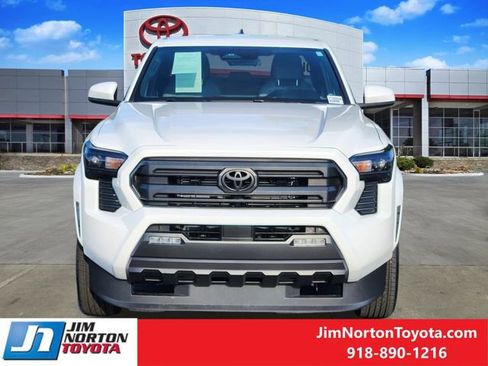 Used 2025 Toyota Tacoma SR5 AWD/4WD image 2