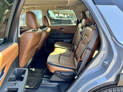 Used 2022 Nissan Pathfinder Platinum w/ Cargo Package image 8