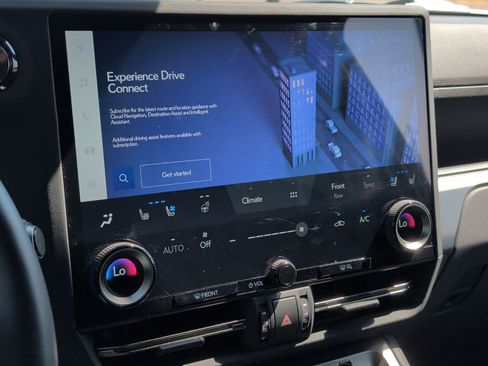 Used 2025 Lexus GX 550 w/ Accessory Package (2T) AWD/4WD image 18