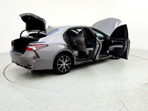 Used 2021 Toyota Camry SE w/ Carpet Mat Package (TMS) image 13
