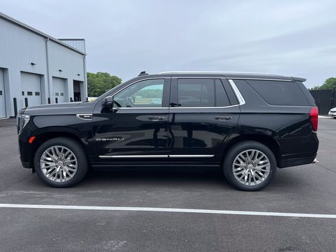 Used 2023 GMC Yukon Denali AWD/4WD image 2