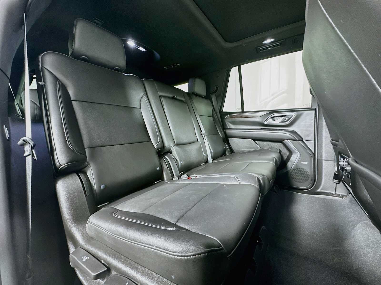 Used 2021 Chevrolet Tahoe LT w/ Luxury Package RWD image 27