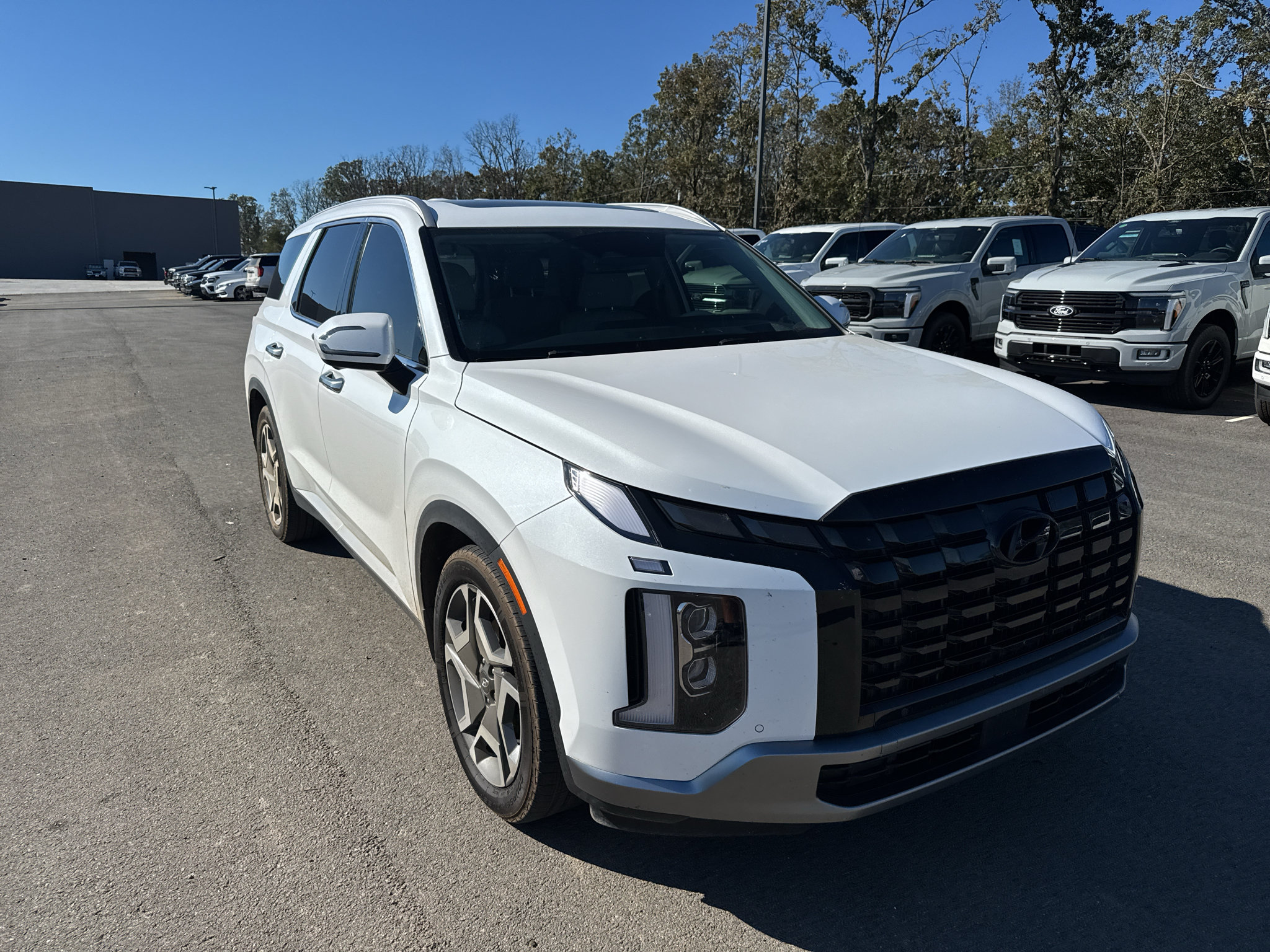 Used 2024 Hyundai Palisade Limited FWD image 3