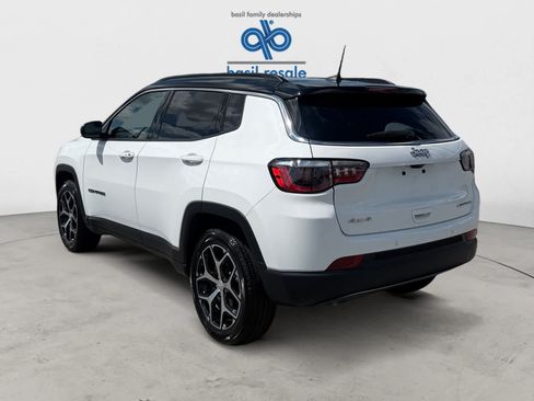 Used 2024 Jeep Compass Limited AWD/4WD image 5