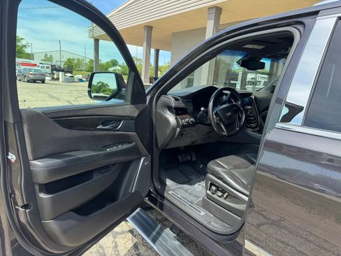 Used 2016 Cadillac Escalade ESV Platinum AWD/4WD image 9