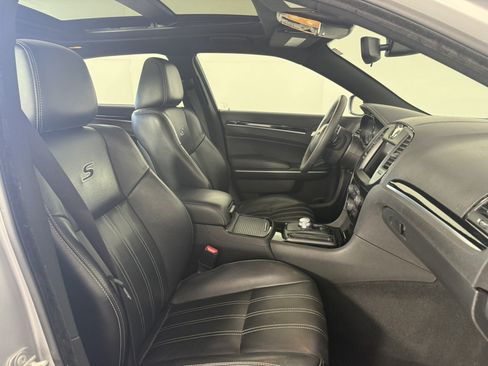 Used 2023 Chrysler 300 S RWD image 8