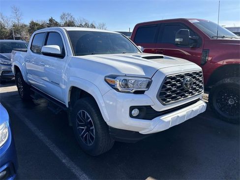 Used 2023 Toyota Tacoma TRD Sport image 3