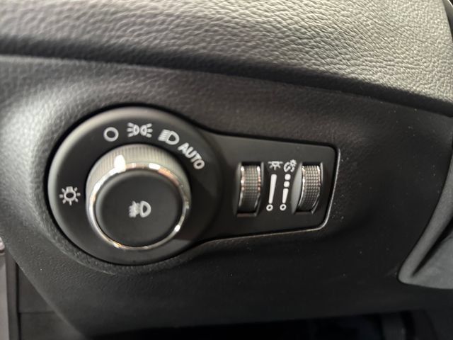 Used 2019 Jeep Compass Latitude w/ Popular Equipment Group AWD/4WD image 25