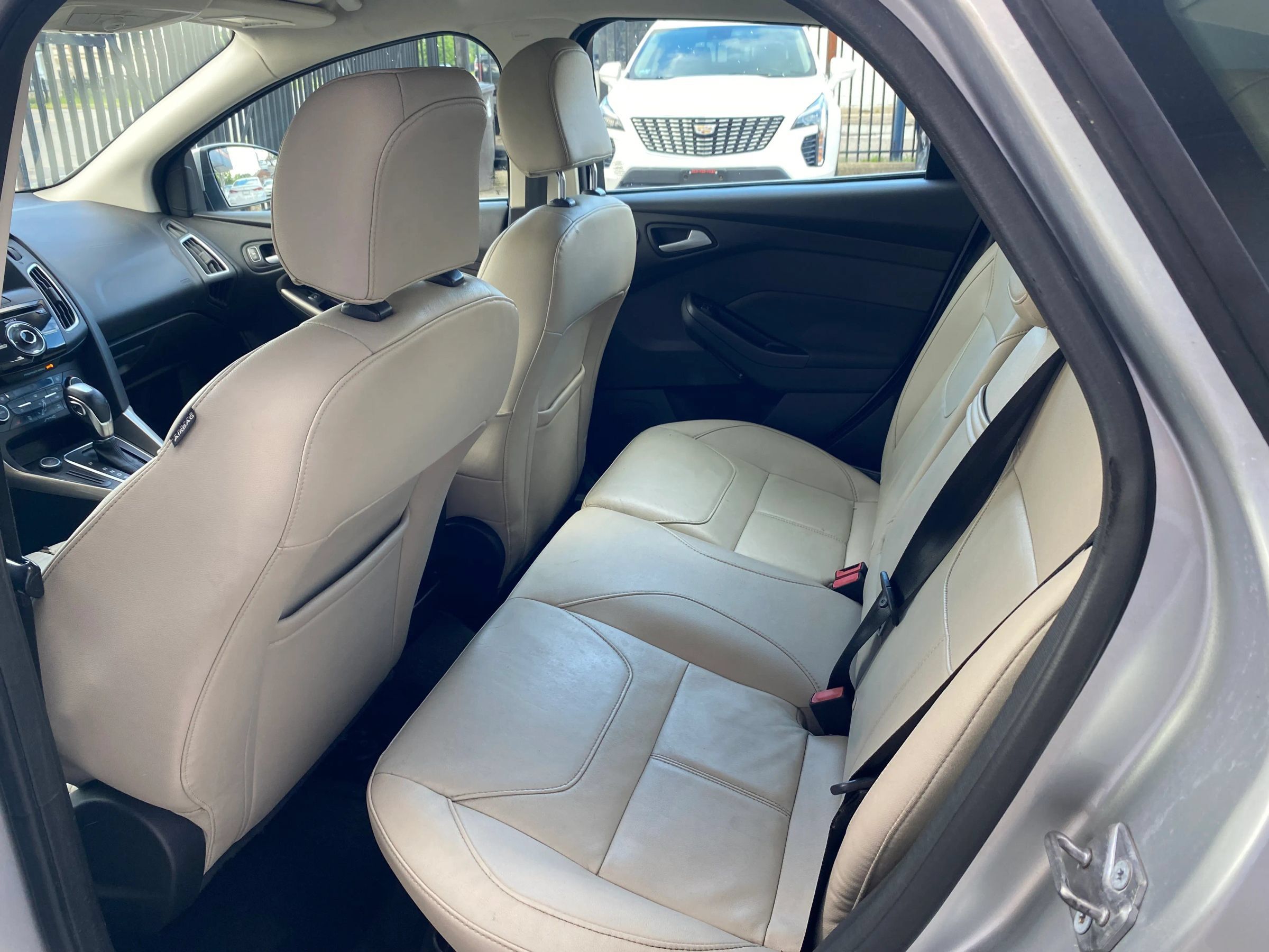 Used 2016 Ford Focus Titanium FWD image 9