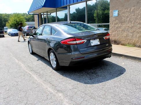 Used 2019 Ford Fusion SE image 6