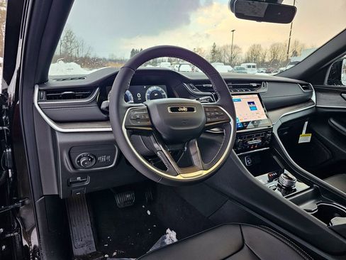 New 2025 Jeep Grand Cherokee Limited image 14