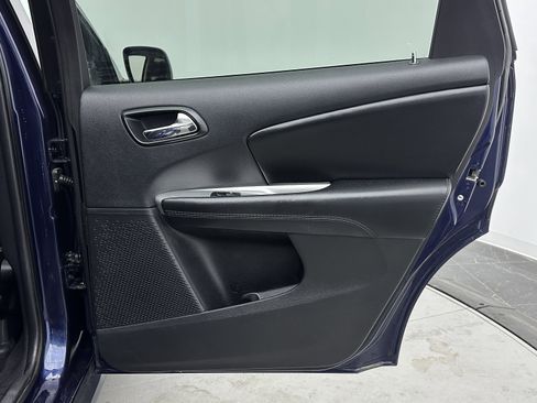 Used 2018 Dodge Journey SE image 29