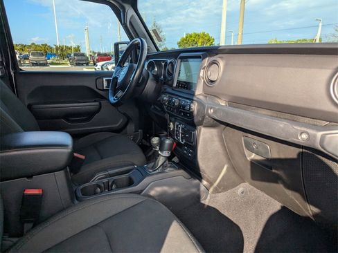 Used 2023 Jeep Gladiator Sport image 9