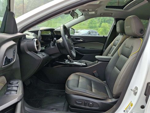 Used 2024 Chevrolet Trax ACTIV w/ Sunroof Package FWD image 13
